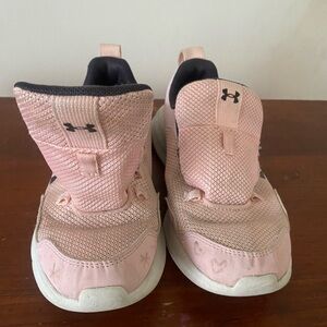 It has a bit of graffiti on it been worn a couple of times it’s missing shoelace